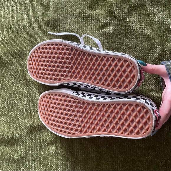 Custom Vans - Picture 4 of 7